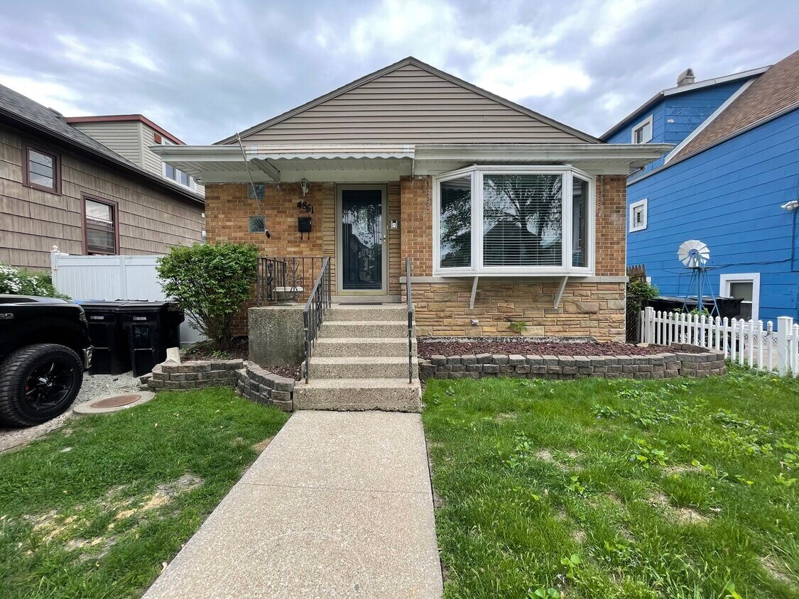 Primary Photo - 4851 W Eddy St