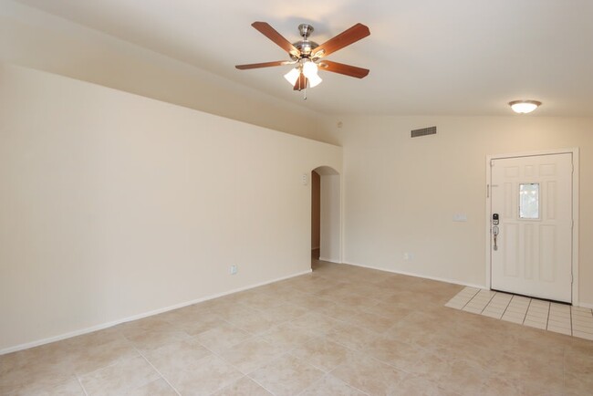 Building Photo - 4021 W Villa Linda Dr