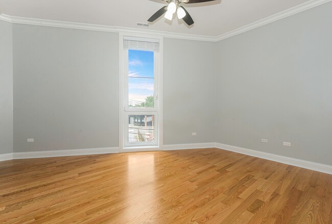 Building Photo - 520 N Western Ave