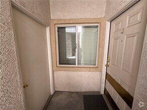 Building Photo - 855 N Stephanie St
