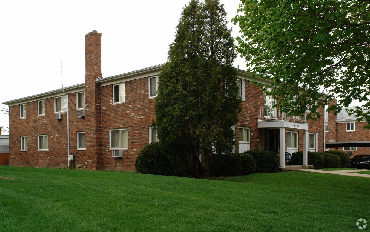 Building Photo - 3106 Holiday Drive Apartments