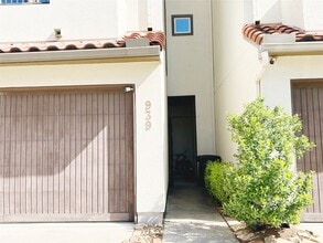 Building Photo - 939 Queen Annes Rd