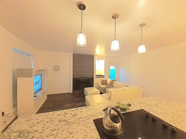 Foto del edificio - 6646 E Lovers Ln
