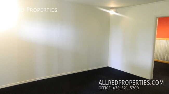 Building Photo - 621 N.Leverett -2