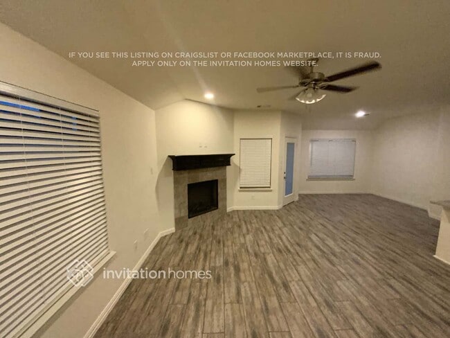 Building Photo - 353 Paloma St
