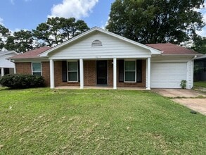 Building Photo - 7917 Southaven Cir W