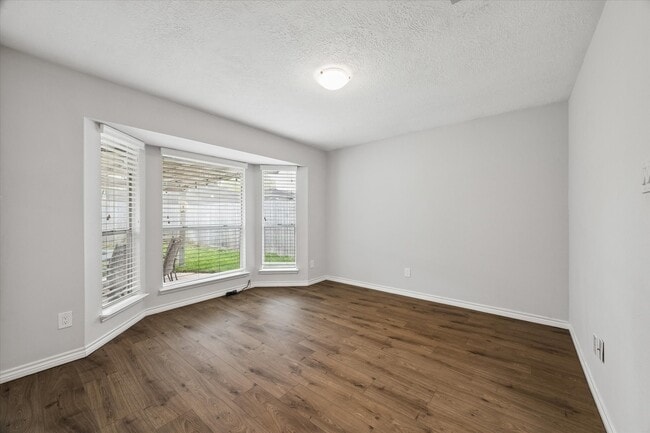 Building Photo - 2209 Aberdeen Dr