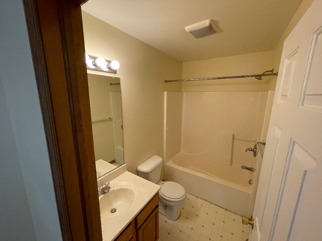 Foto del edificio - 220 Concord Hill Dr