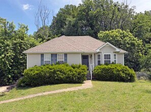 Building Photo - 570 Somerset Ln