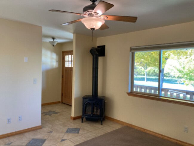 Foto del edificio - 74 N Hanley Ave