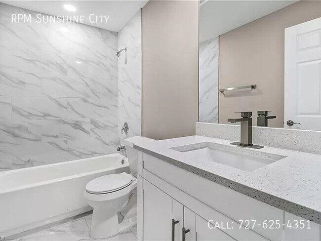 Foto del edificio - Modern Living Redefined: Luxury Duplexes i...