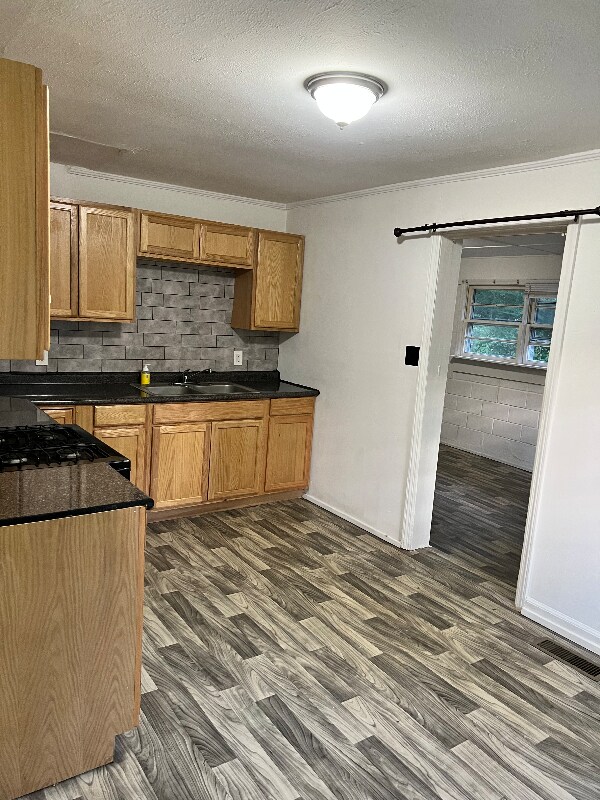 Building Photo - 1164 Sparkle Ave