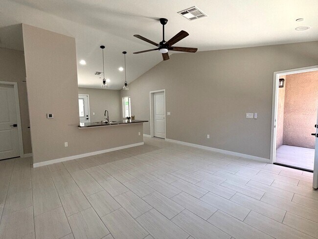 Foto del edificio - 9941 N Loop Blvd