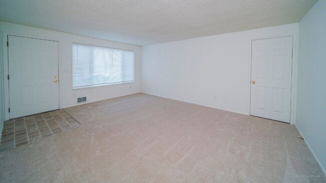 Building Photo - 1022 Cedar Ave