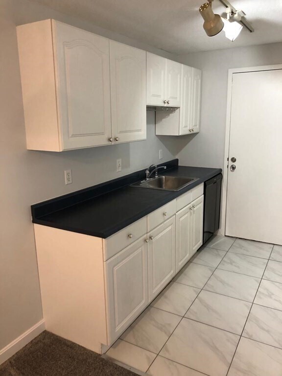 Foto del edificio - 15 Village Hill Ln