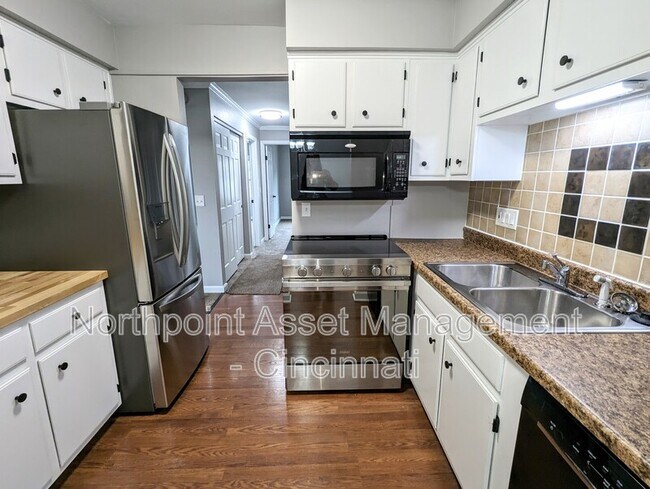 Foto del edificio - 9760 Bunker Hill Ln