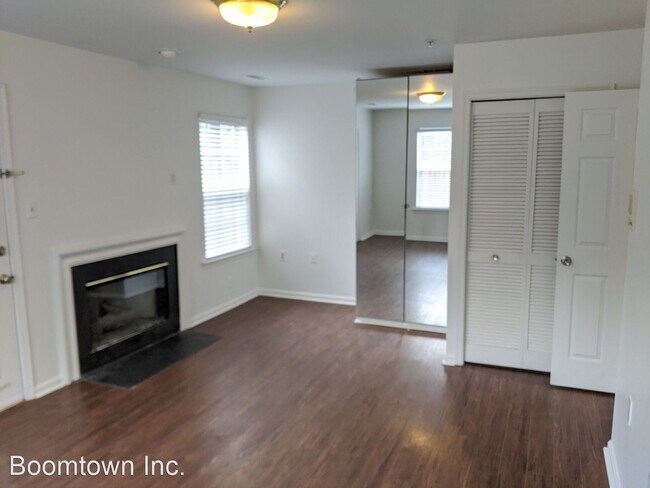 Building Photo - 4 br, 3.5 bath House - 104 Rock Creek Court