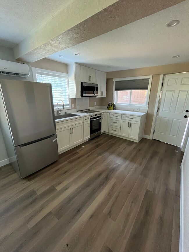 Building Photo - 40 La Encinal