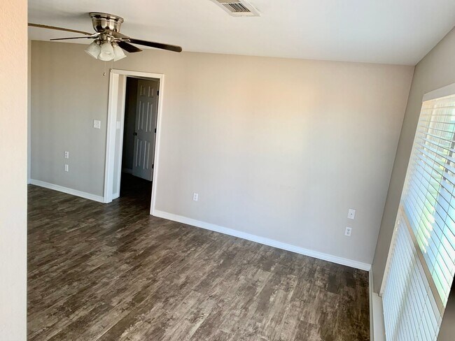 Foto del edificio - 2 Bed 2 Bath Duplex!