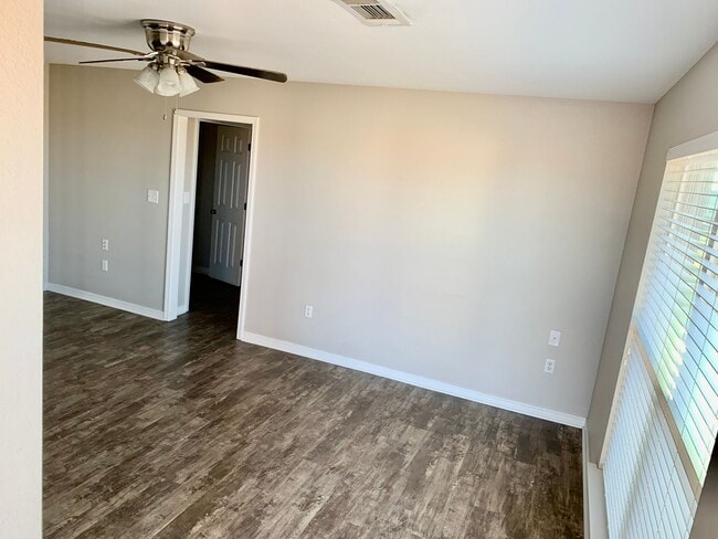 Building Photo - 2 Bedroom 2 Bath Duplex.