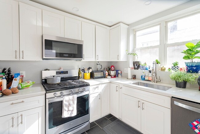 Fitler Square Three Bed Home - Fitler Square Three Bed Home