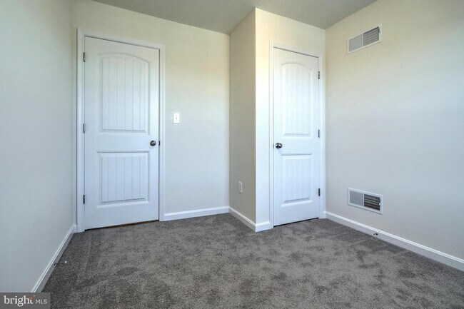 Building Photo - 91 Deatrick Dr