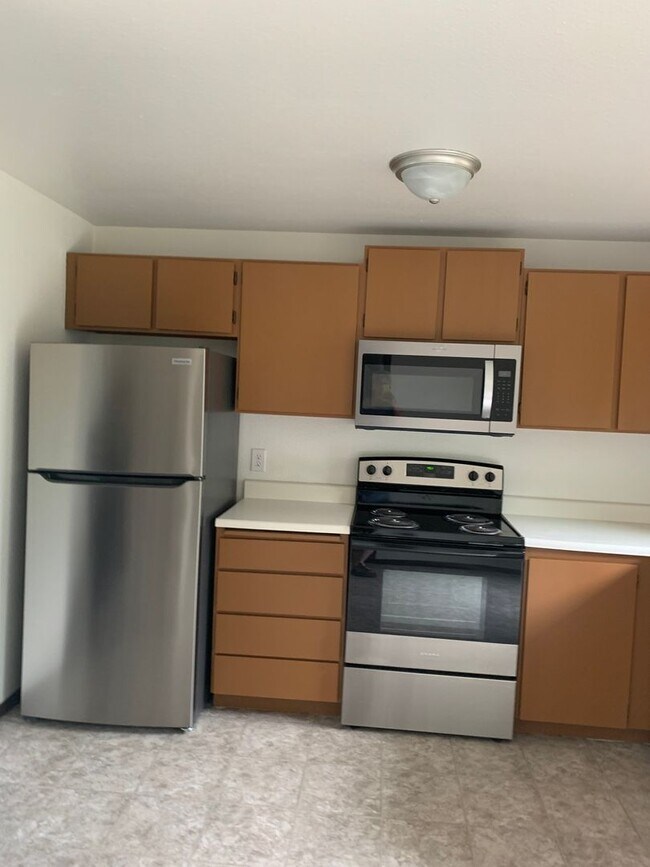 Building Photo - Victor 15512 Rent up