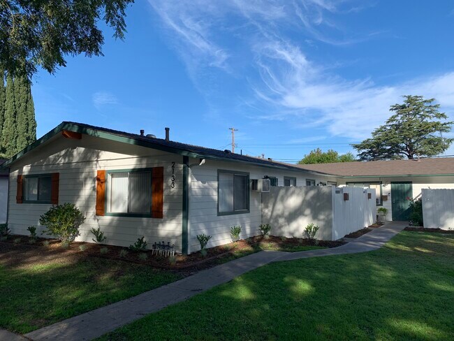 Building Photo - 2133 W Juno Ave