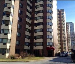 Building Photo - 7337 S South Shore Dr