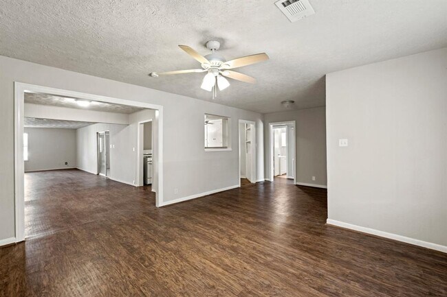 Building Photo - 5511 Shamrock St