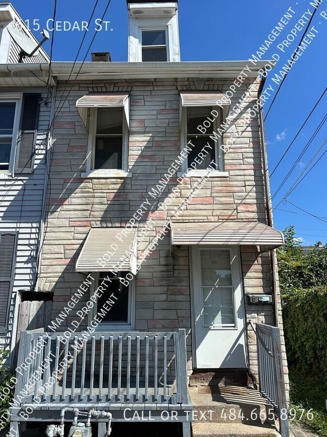 Foto del edificio - 615 Cedar St