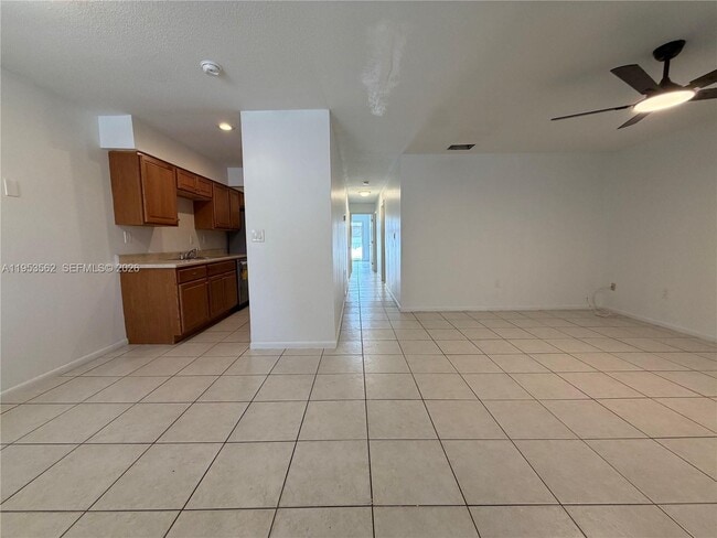 Foto del edificio - 951 SW 16th St