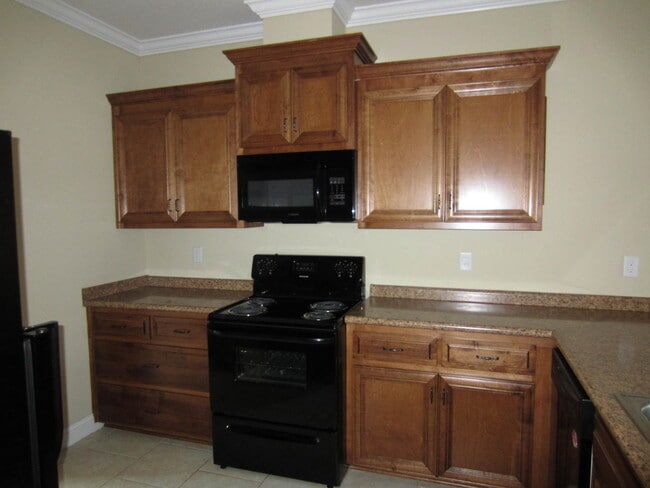 Building Photo - 2Bedroom/2Bath Duplex in North Lowndes