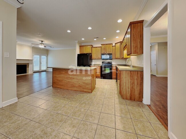 Building Photo - 10900 Aspen Grove Way