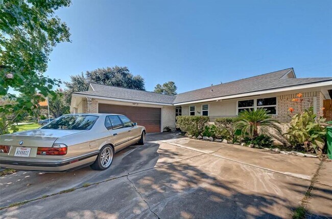 Foto del edificio - 7614 Barberton Dr