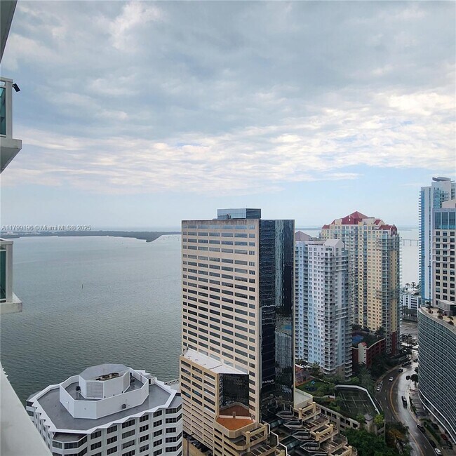 Building Photo - 950 Brickell Bay Dr
