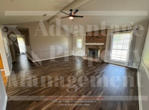 Building Photo - 2130 Maplewood Dr