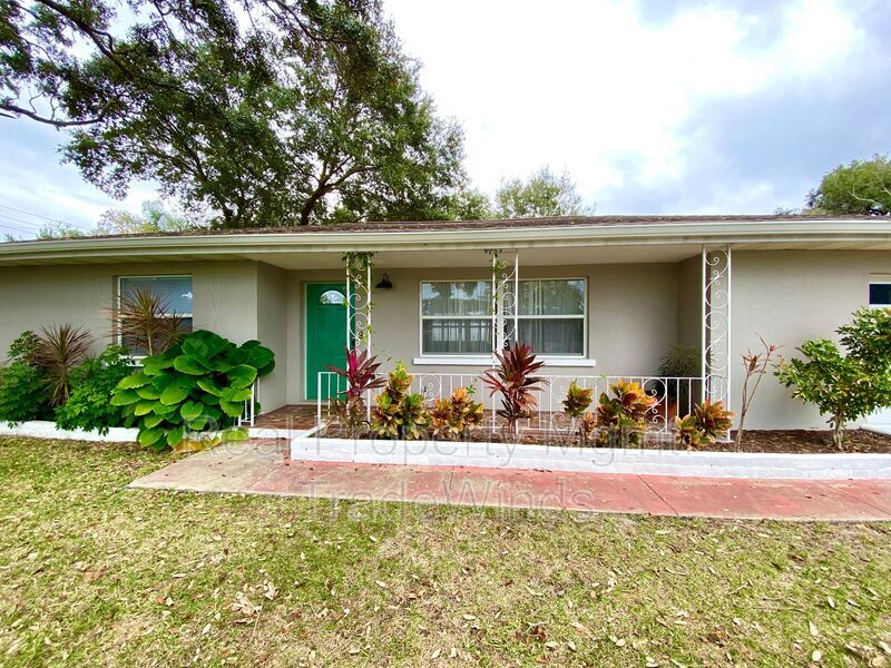 Foto principal - 1881 Sharondale Dr