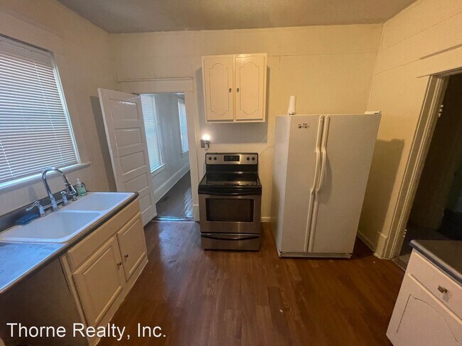 Building Photo - 5 br, 1.5 bath House - 724 School St