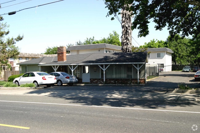 Building Photo - 5729 Engle Rd
