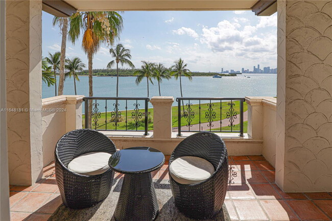 Foto del edificio - 2235 Fisher Island Dr