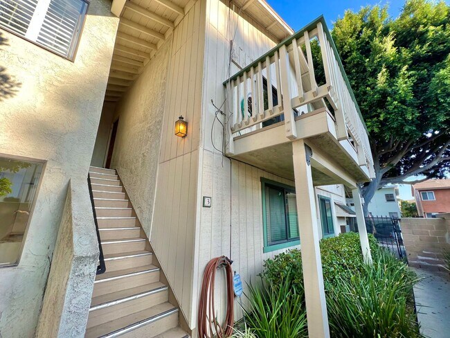 Building Photo - Alamitos Beach 2 Bedroom Condo - Close to ...