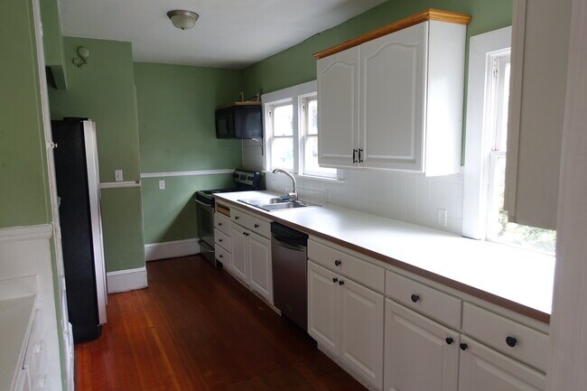 Building Photo - 835 N Blandena St