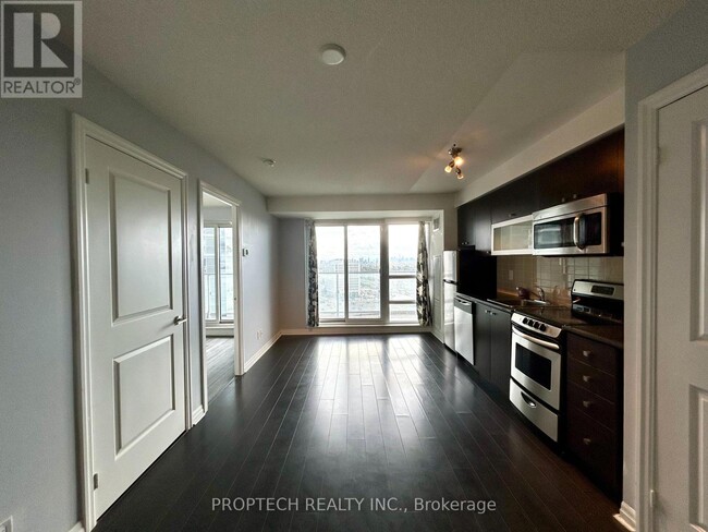 Building Photo - 2015 Sheppard Ave E