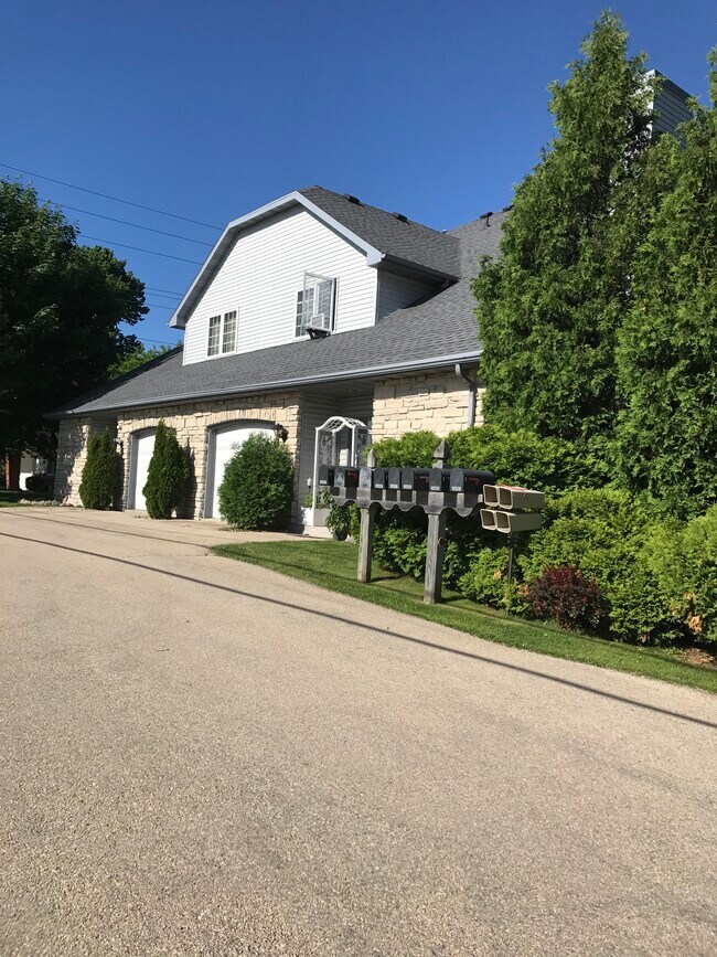 Foto del edificio - 2457 N Lynndale Dr