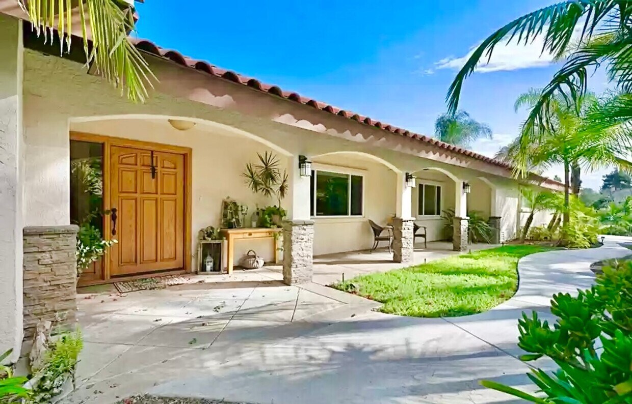 Foto principal - Amazing Location & Sprawling Country Living at its Very Best in this Beautiful Single-Story Home ...