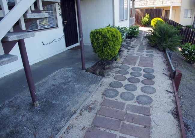 Foto del edificio - 1563 Valle Vista Ave