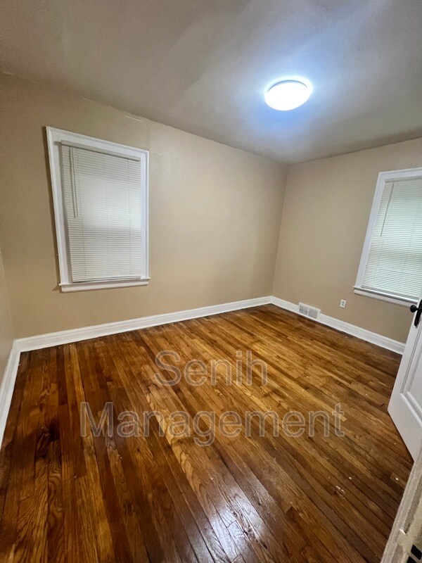 Foto del edificio - 6479 Plainview Ave