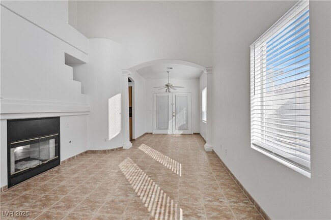 Foto del edificio - 8758 Arawana Pl