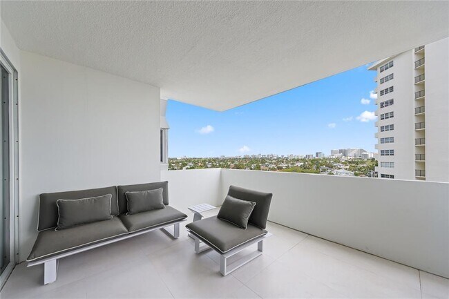 Building Photo - 333 Sunset Dr